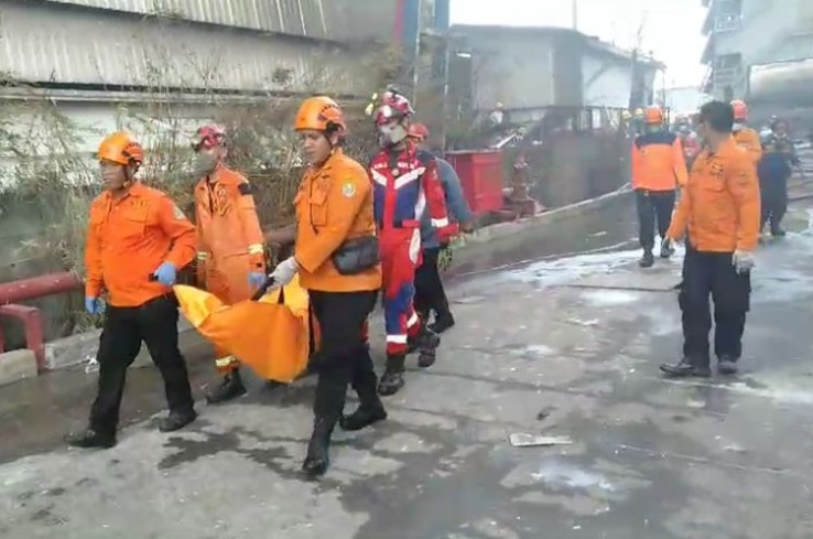 Makan Korban, 3 Pekerja Tewas dan 7 Terjebak Kebakaran Pabrik Pakan Ternak di Bekasi